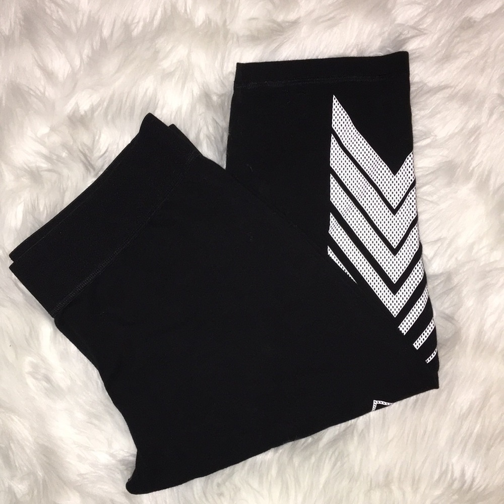 Athletics Black and White Chevron Athletic Capri XL
